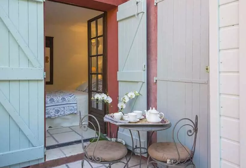 تختخواب و صبحانه Une Maison à Saint Paul De Vence