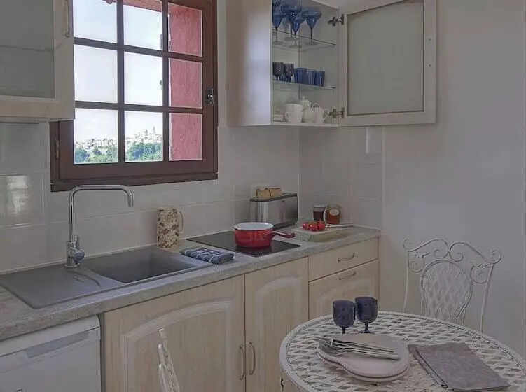 تختخواب و صبحانه Une Maison à Saint Paul De Vence