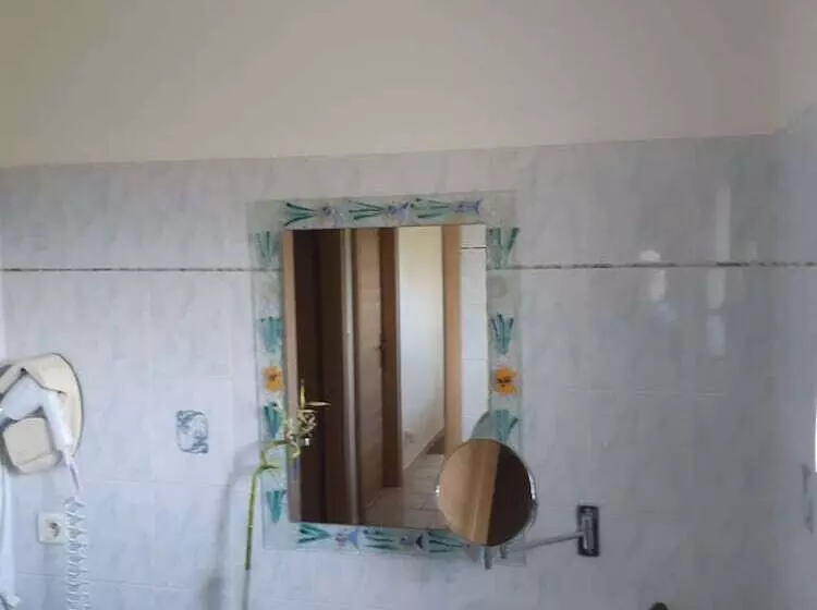 تختخواب و صبحانه Chambre D Hote Veronique