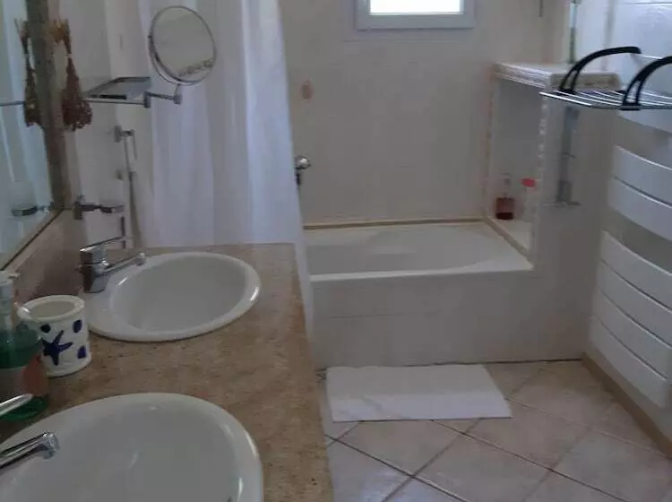 تختخواب و صبحانه Chambre D Hote Veronique