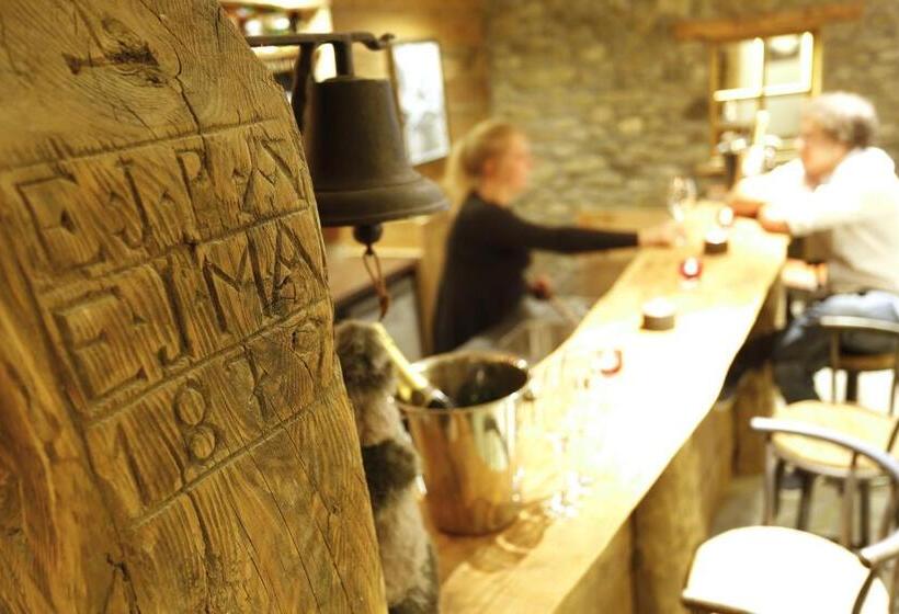 Отель Black Diamond Lodge