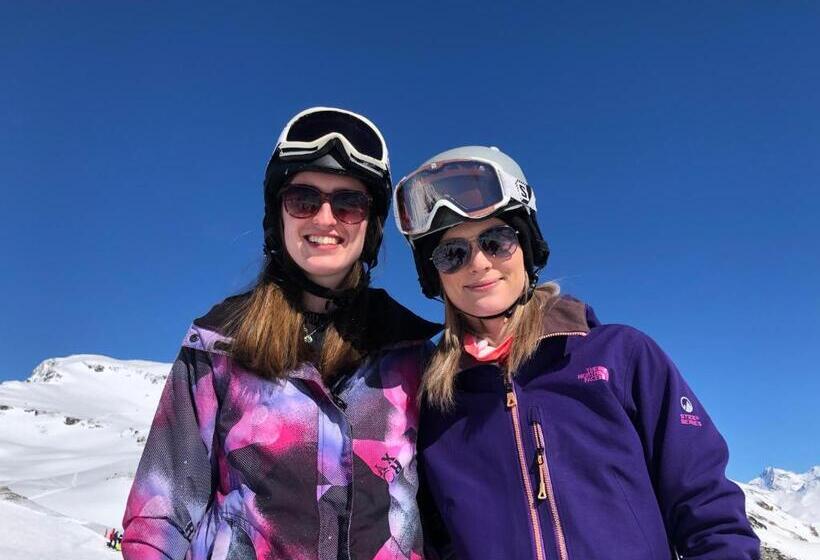 Отель Black Diamond Lodge