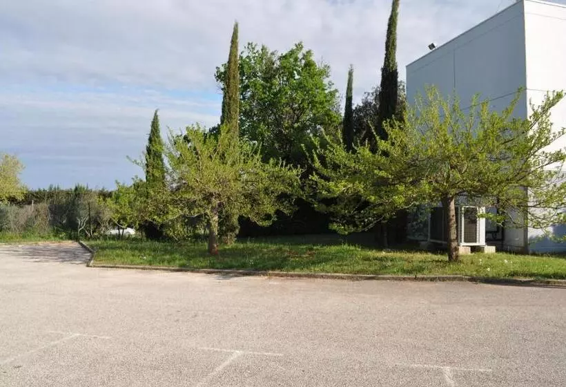 Hotelli Ibis Budget Le Cannet Des Maures