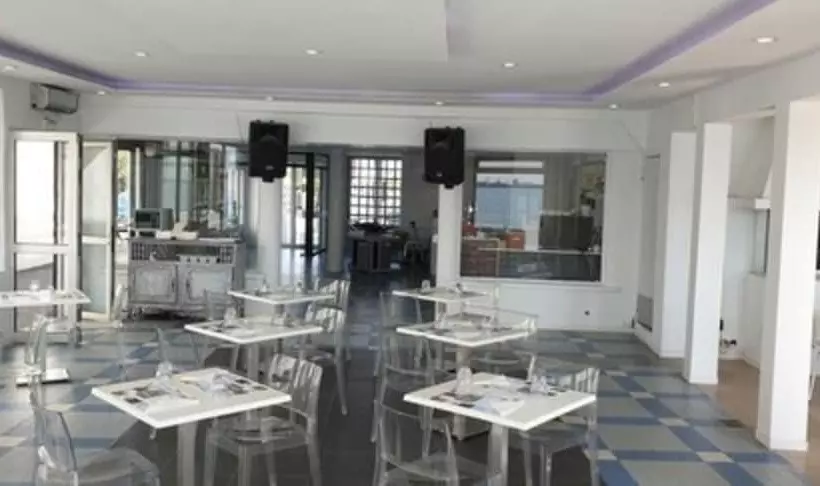ホテル Restaurant La Mediterranee