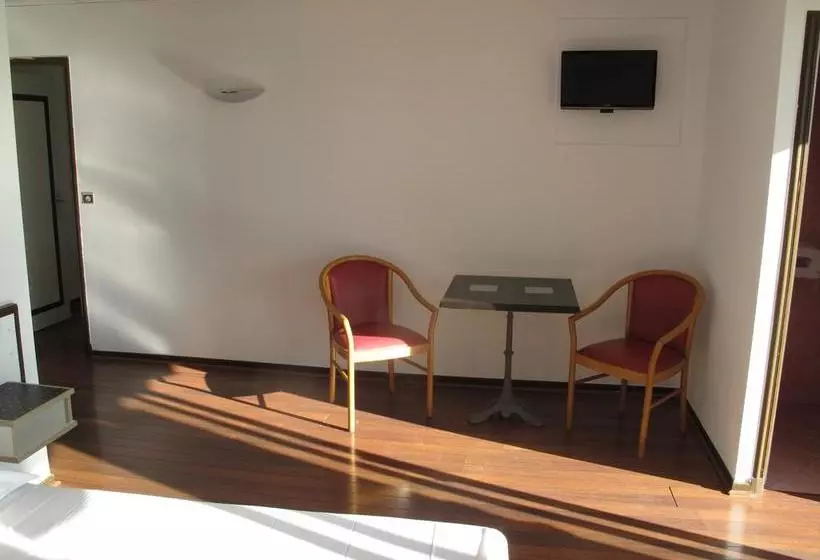 هتل Hôtel Le Chaudron