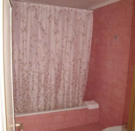 هتل Hôtel Le Chaudron