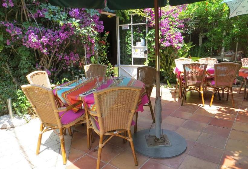 Отель Le Mas De La Frigoulette