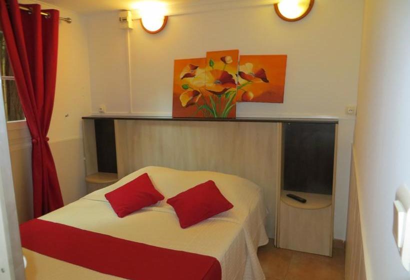 Отель Le Mas De La Frigoulette