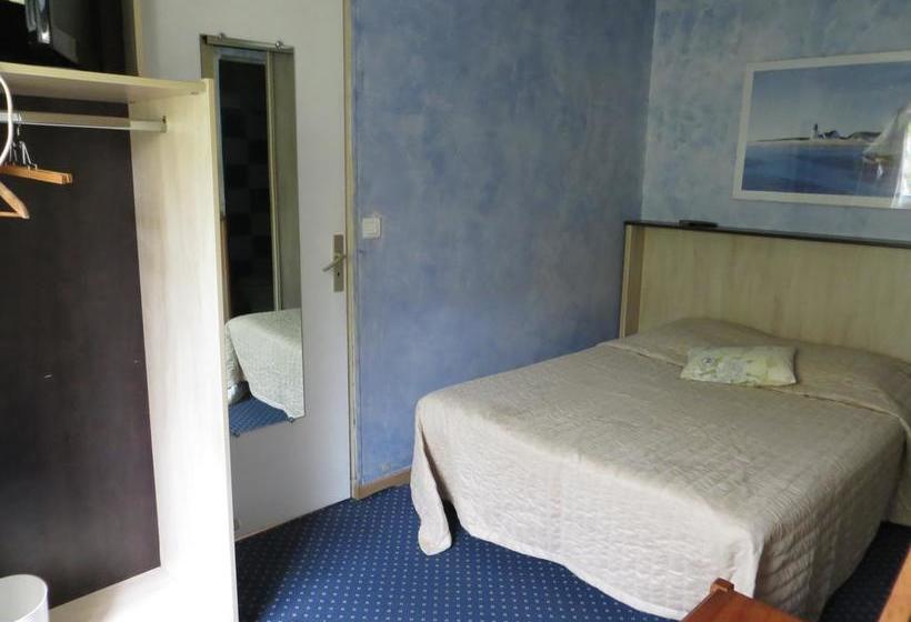 Отель Le Mas De La Frigoulette