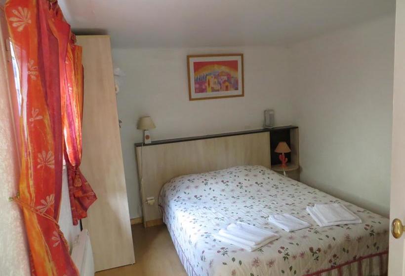 Отель Le Mas De La Frigoulette