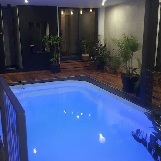 تختخواب و صبحانه A L'origine