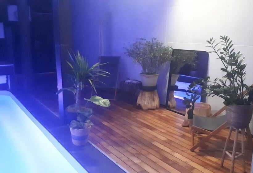 تختخواب و صبحانه A L'origine