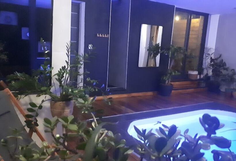 تختخواب و صبحانه A L'origine