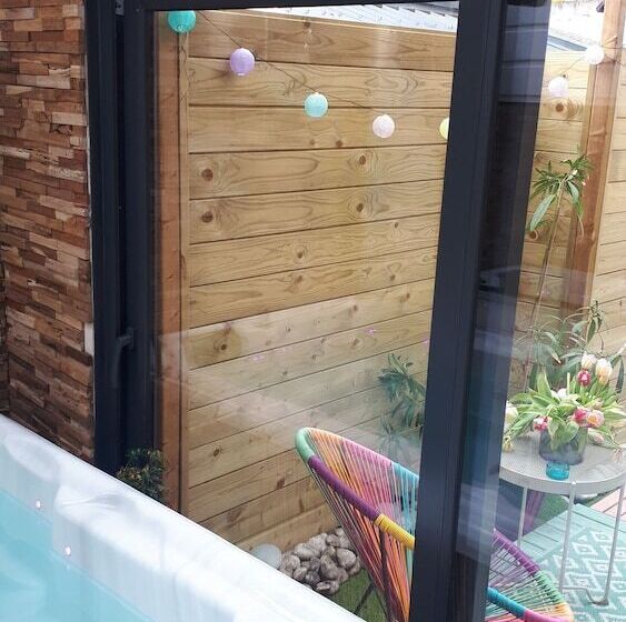 تختخواب و صبحانه A L'origine