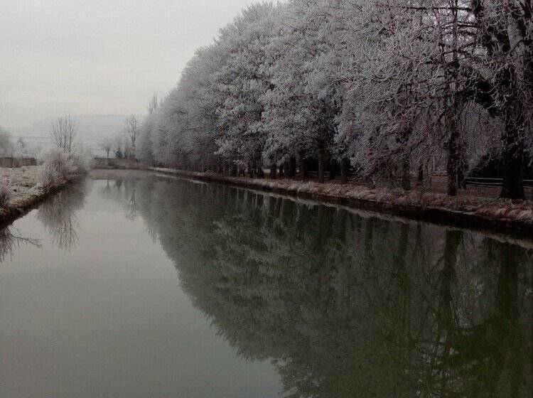 צימר Château De Serrigny
