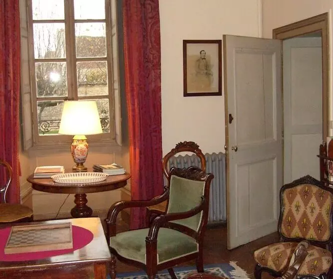 ベッドアンドブレックファースト Château De Serrigny