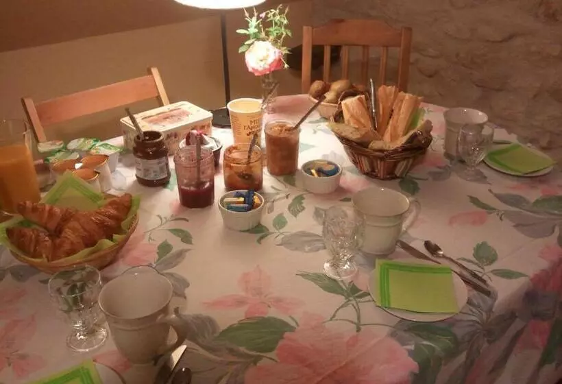 Aamiaismajoitus (B&B) Le Clos De Châtres