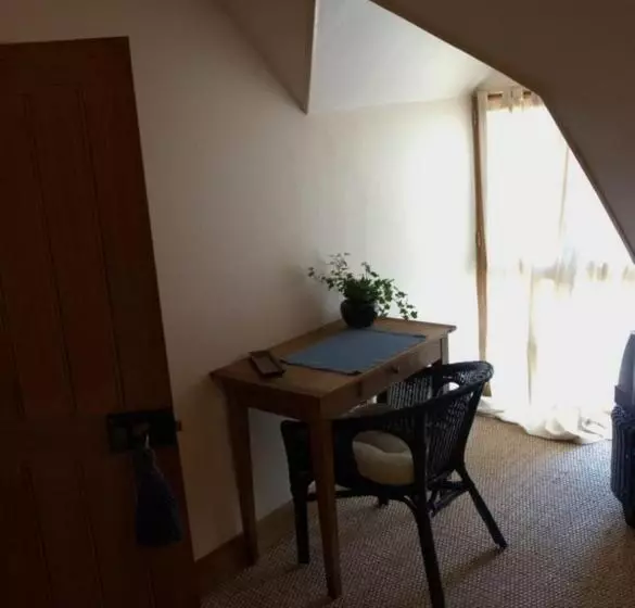 Aamiaismajoitus (B&B) Le Clos De Châtres
