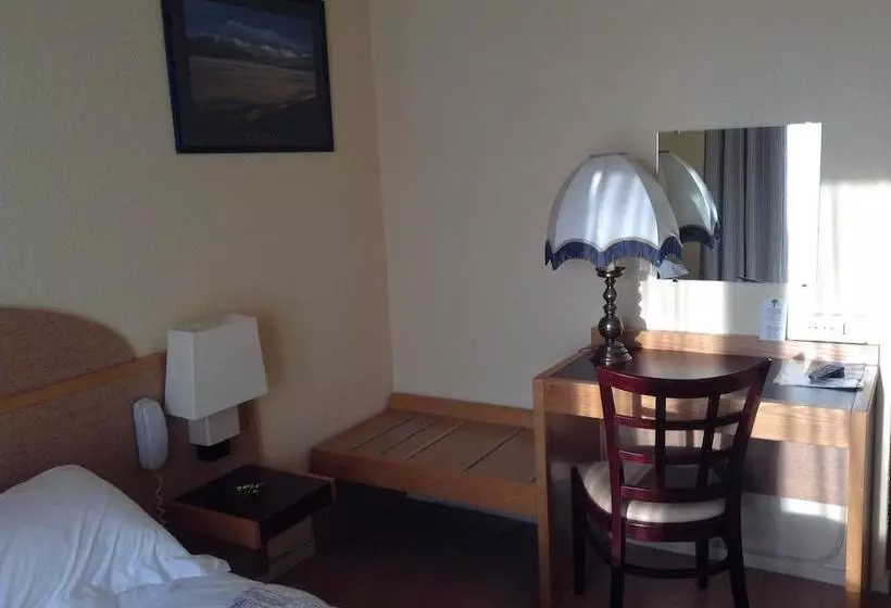Hotel Kyriad Direct Arpajon