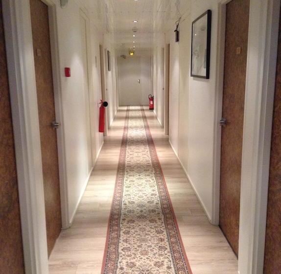 Hotel Kyriad Direct Arpajon