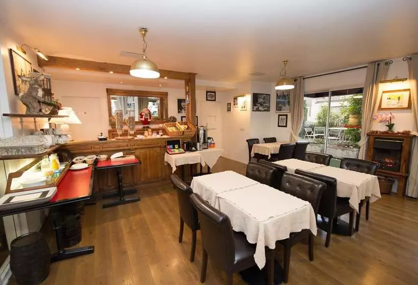 Hotel Kyriad Direct Arpajon