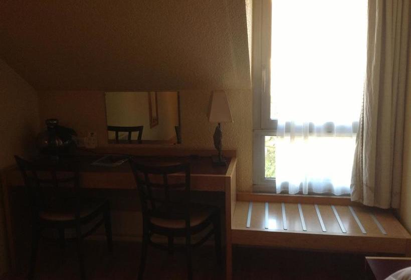 Hotel Kyriad Direct Arpajon