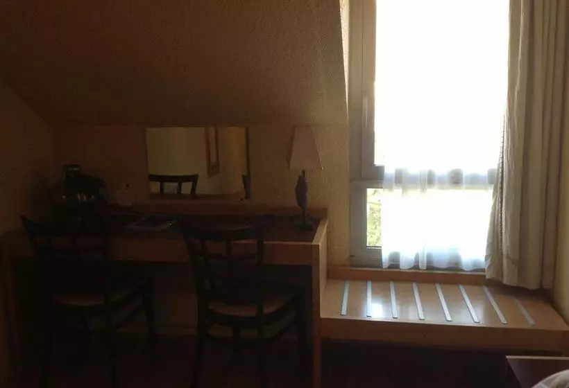 Hotel Kyriad Direct Arpajon