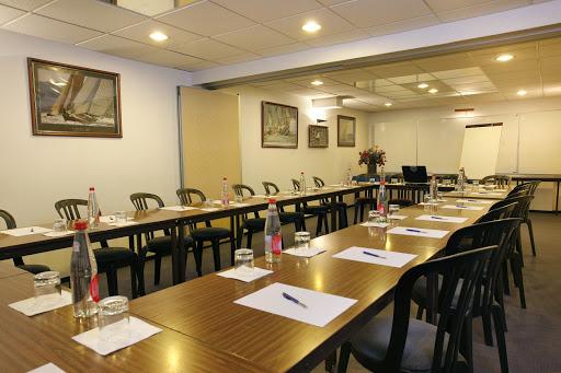 Hotel Kyriad Direct Arpajon