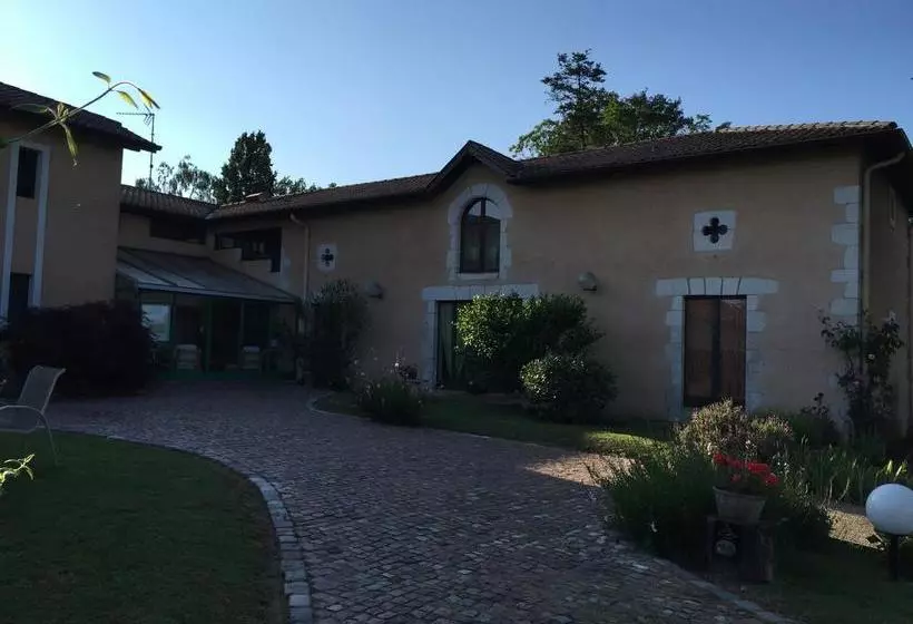 Hotelli Hôtel Studios Les Acacias