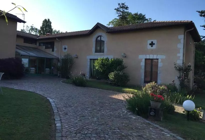Hotelli Hôtel Studios Les Acacias