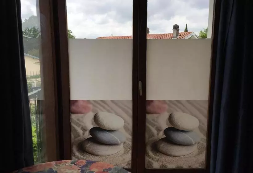 Hotelli Hôtel Studios Les Acacias