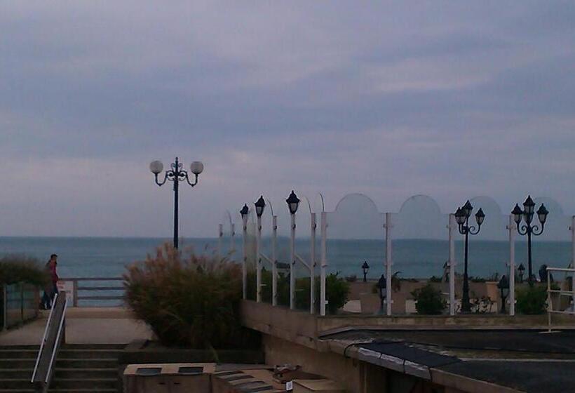 فندق Les Galets Bleus