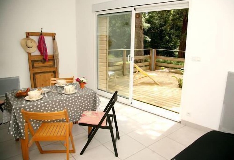 ベッドアンドブレックファースト Au Gré Du Hasard