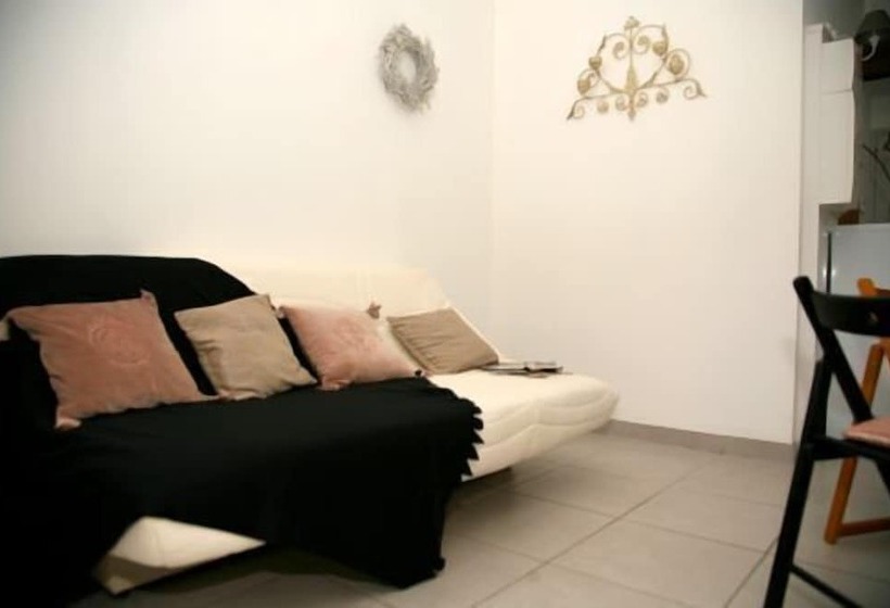 ベッドアンドブレックファースト Au Gré Du Hasard