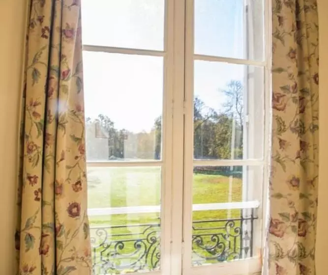 ベッドアンドブレックファースト Chambres D'hotes Château De La Puisaye