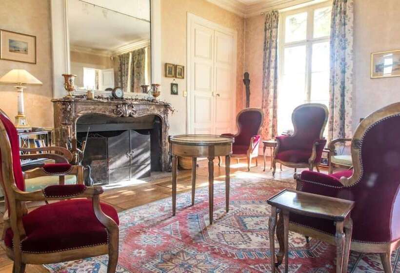 ベッドアンドブレックファースト Chambres D'hotes Château De La Puisaye