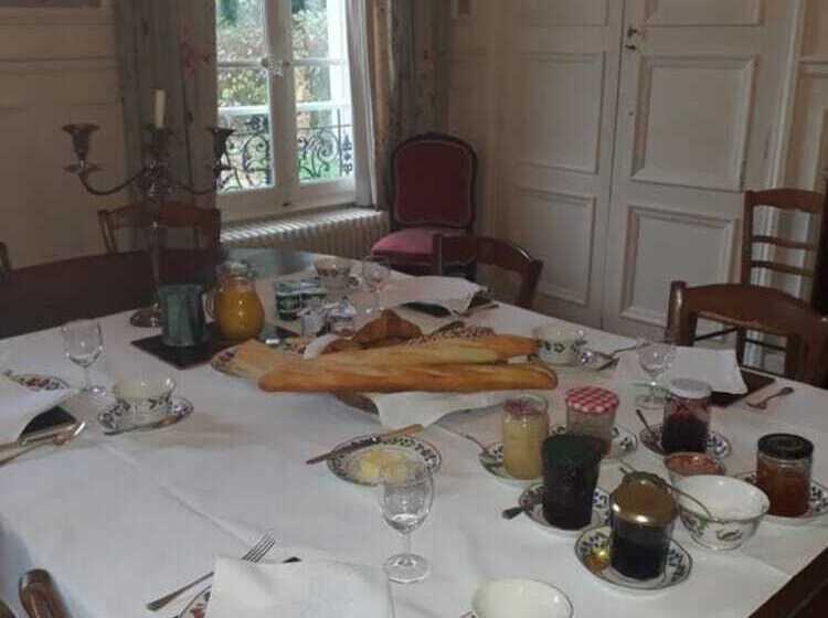 ベッドアンドブレックファースト Chambres D'hotes Château De La Puisaye