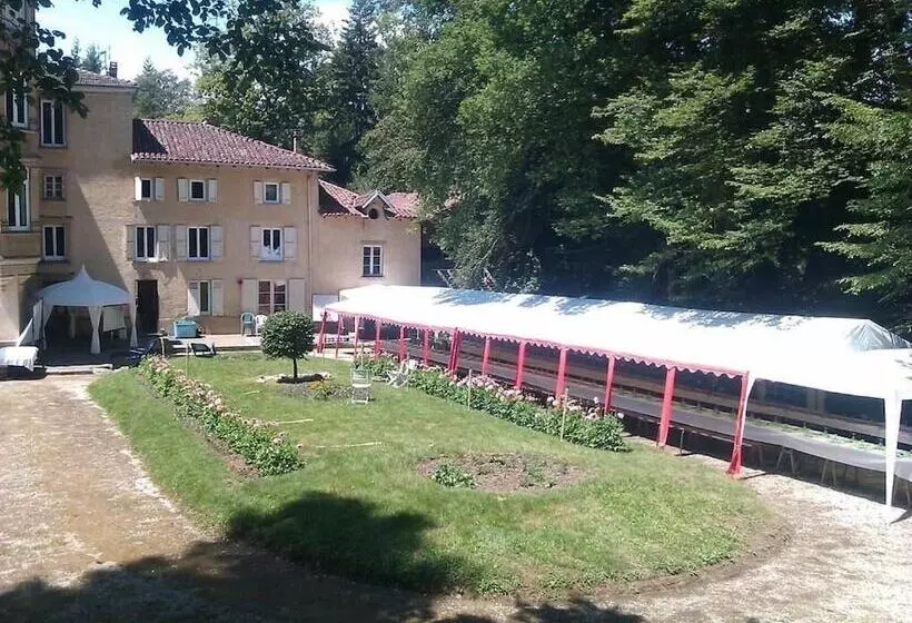 Aamiaismajoitus (B&B) Chateau De Bonnevaux