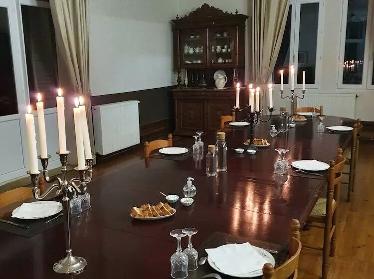 Aamiaismajoitus (B&B) Chateau De Bonnevaux