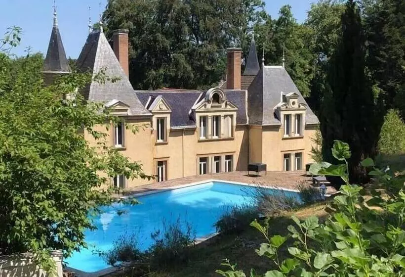 Aamiaismajoitus (B&B) Chateau De Bonnevaux