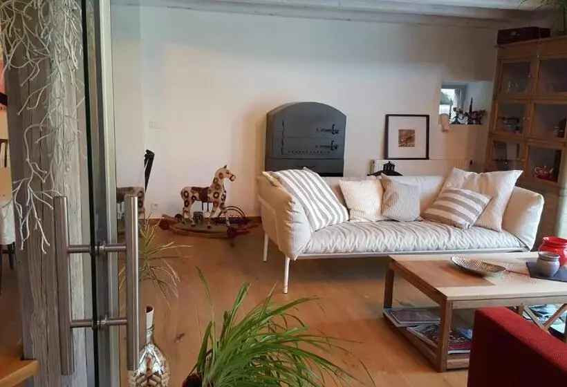 ベッドアンドブレックファースト Le Chat Rouge Chambres D'hôtes De Charme En Alsace