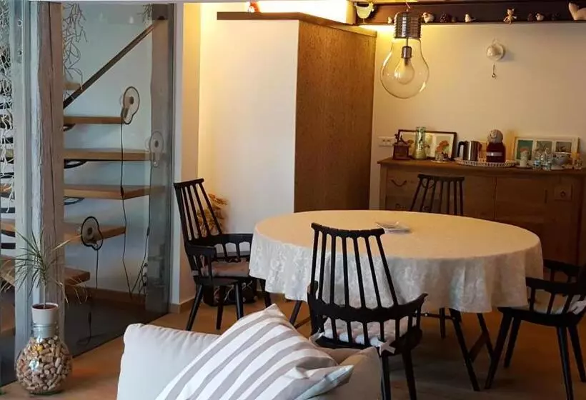 ベッドアンドブレックファースト Le Chat Rouge Chambres D'hôtes De Charme En Alsace