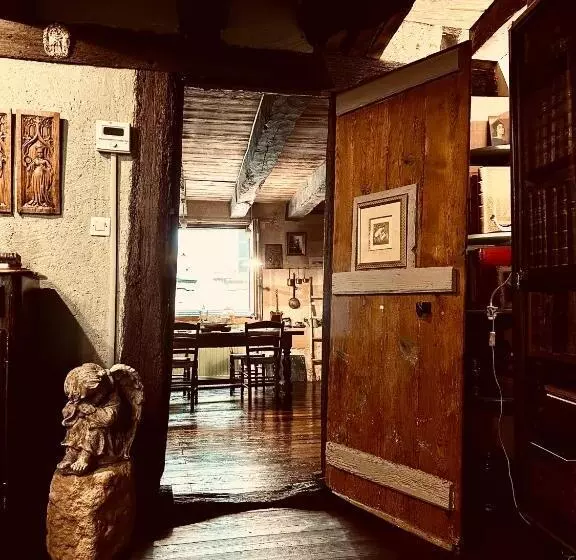 تختخواب و صبحانه Le Colombier De Cyrano Et Roxane