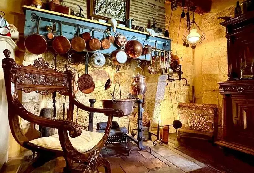 تختخواب و صبحانه Le Colombier De Cyrano Et Roxane