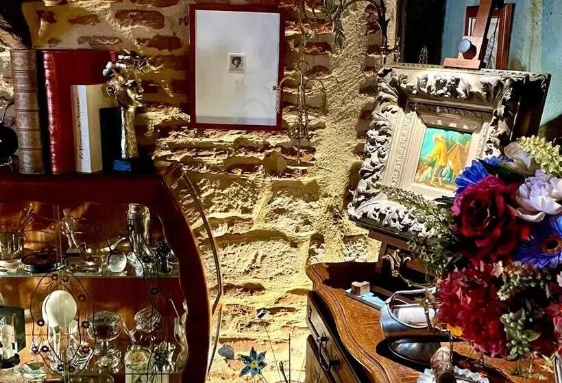 تختخواب و صبحانه Le Colombier De Cyrano Et Roxane