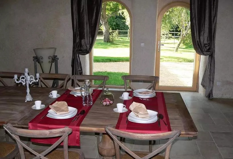 Aamiaismajoitus (B&B) Le Manoir Du Pas Jahan