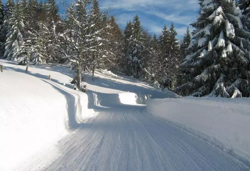 Aamiaismajoitus (B&B) Relais Mont Jura Adults Only