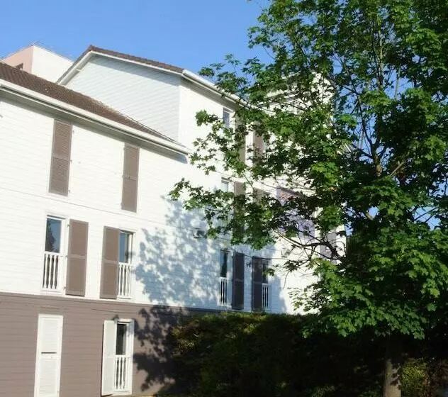 Egg Hotel Sevran