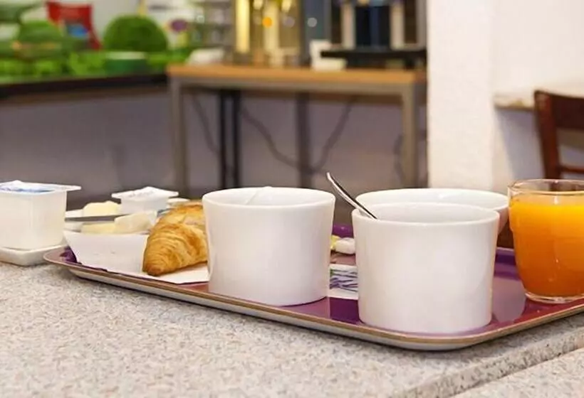 Egg Hotel Sevran