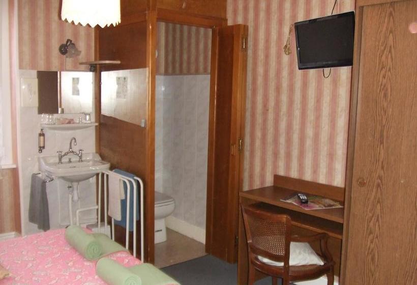 فندق Aux P'tits Boulas